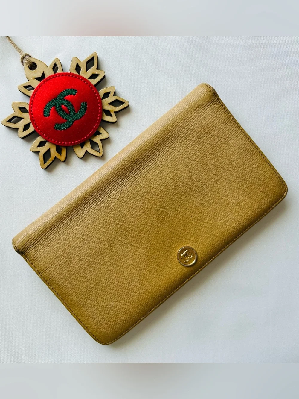 💛CHANEL💛 Beige/Tan/Mustard leather wallet with Gold CC Medallion~EUC